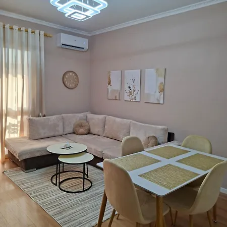 Ideal Location Near Blloku Apartman *