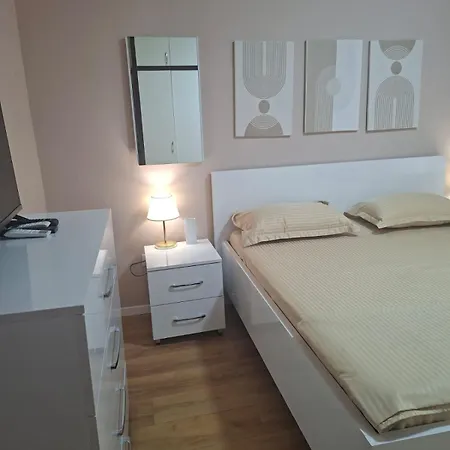 Ideal Location Near Blloku Lägenhet Tirana