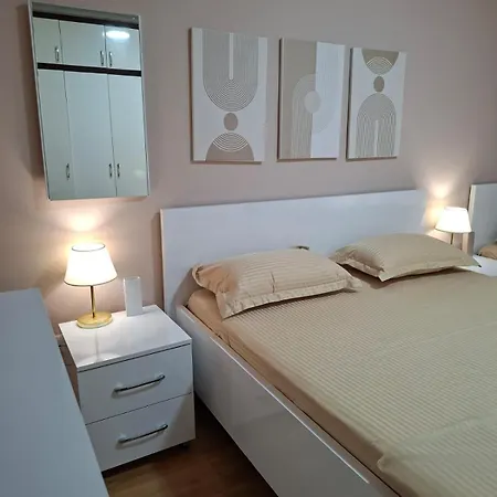 Ideal Location Near Blloku Apartman