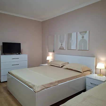 Ideal Location Near Blloku Lägenhet Tirana
