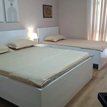 Ideal Location Near Blloku Apartman Tirana