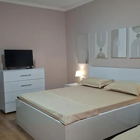 Ideal Location Near Blloku Apartman