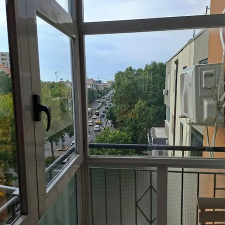 Ideal Location Near Blloku Apartman Tirana